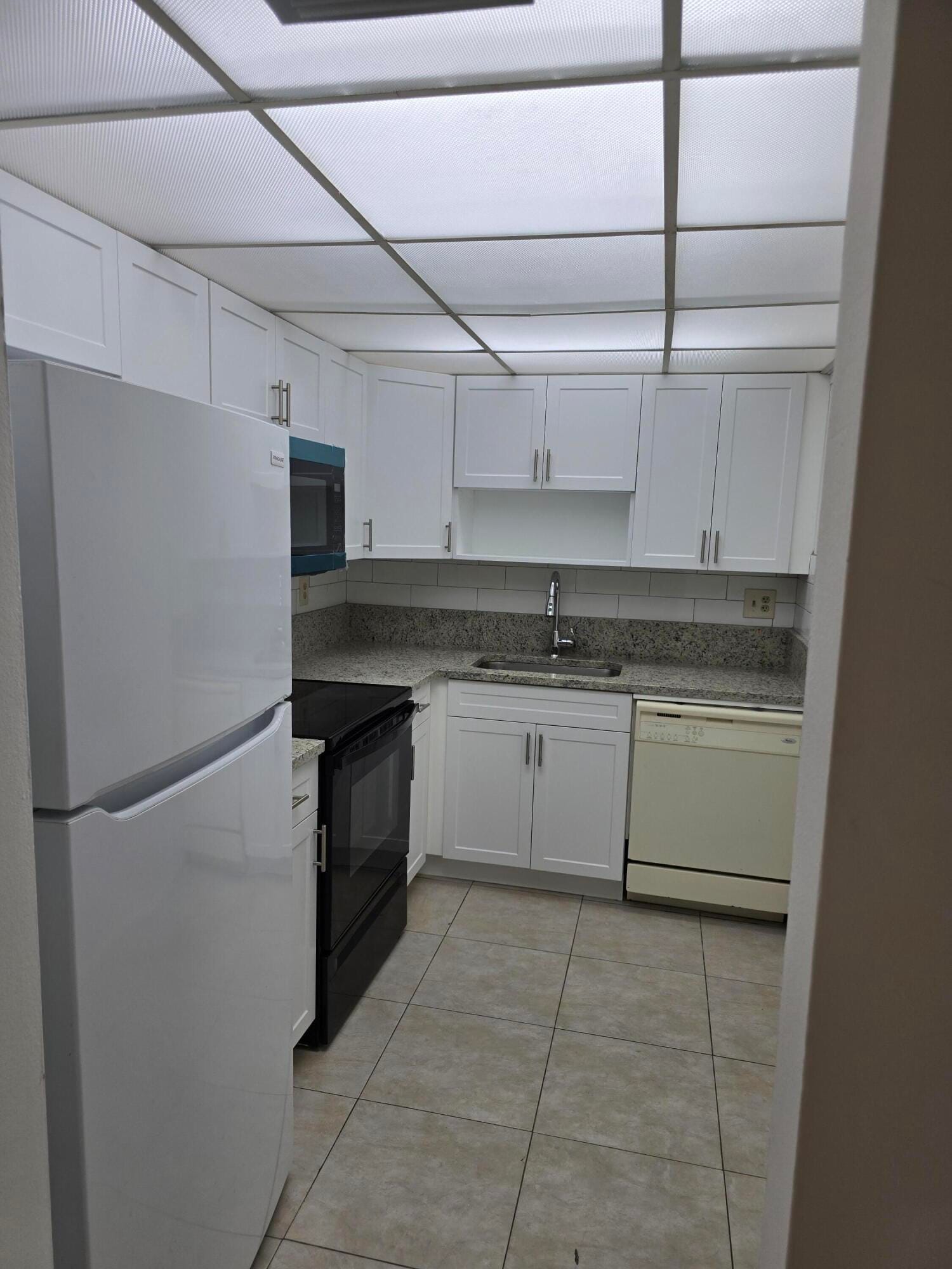 3710 N Pine Island Road 222 — photo 11