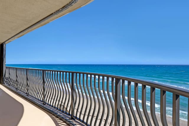 4000 S Ocean Blvd 401, sold in La Pensee, South Palm Beach, FL