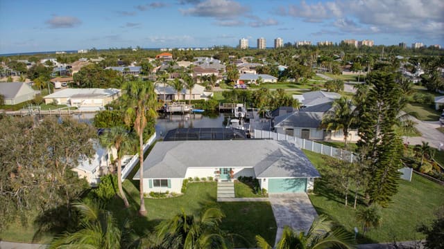 124 Queen Christina Court, sold in Queen'S Cove Unit 1, Hutchinson Island, FL