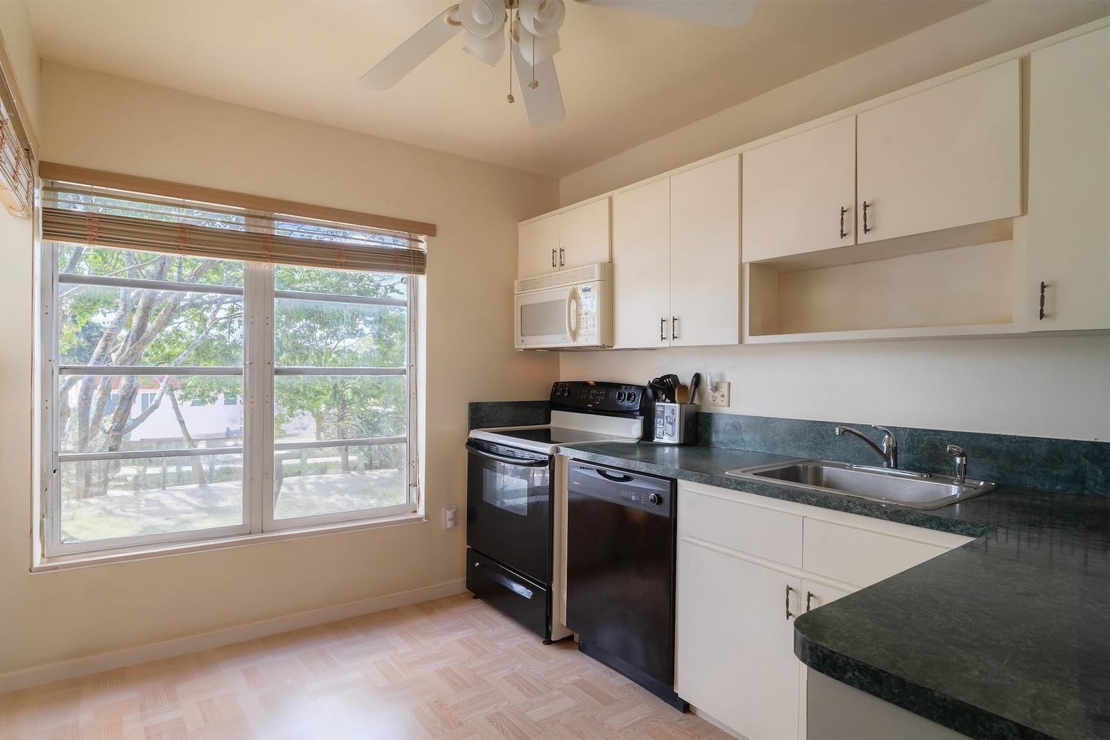 4152 Inverrary Drive 301, Lauderhill, FL 33319 photo 2