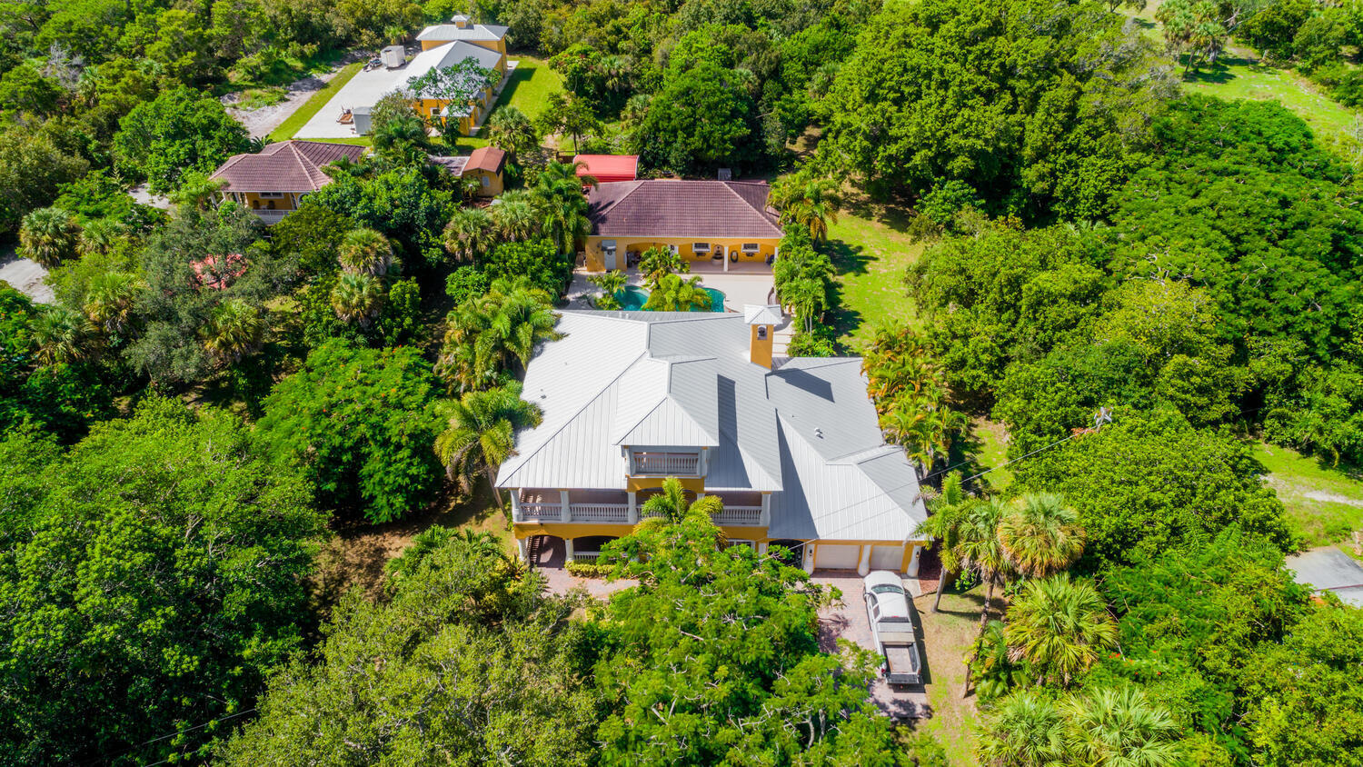 8053 S Indian River Drive — photo 8