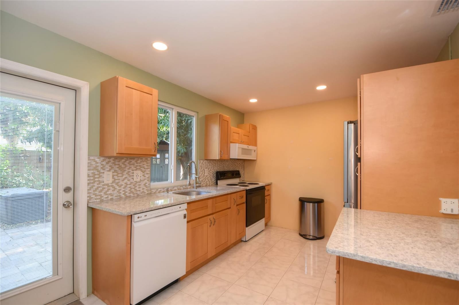 4820 NE 1st Terrace, Oakland Park, FL 33334 photo 3