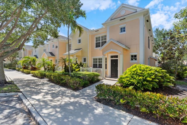 826 Dakota Drive 105, Jupiter, FL 33458