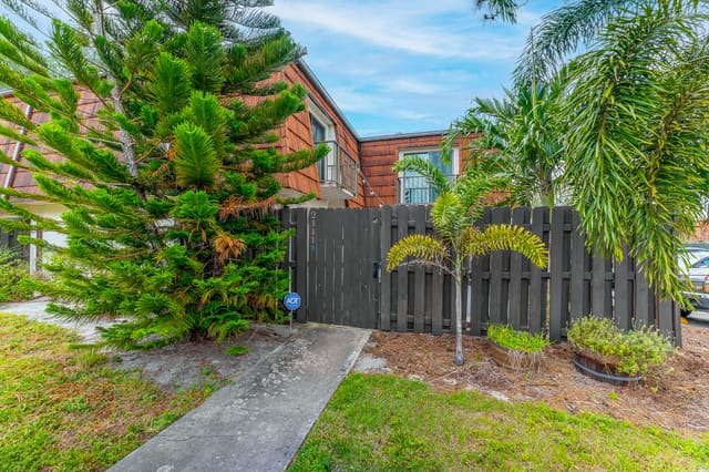 2111 White Pine Circle B, Greenacres, FL 33415