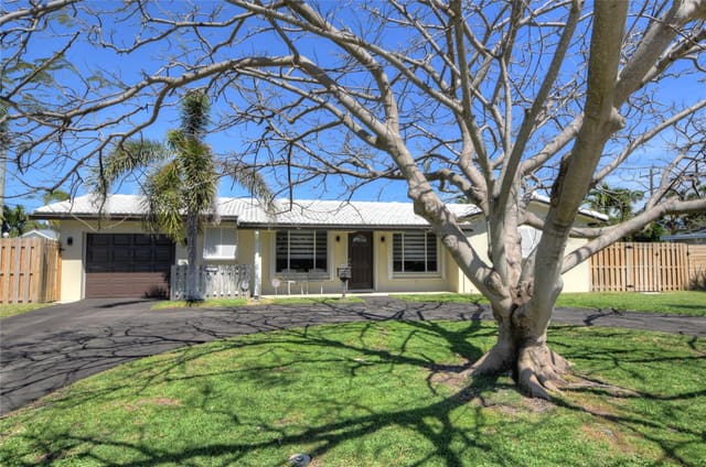 2911 NE 53rd Street, Lighthouse Point, FL 33064