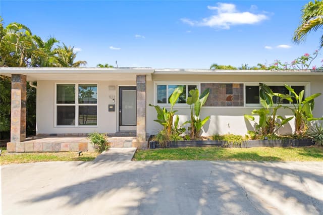 923 N 14th Avenue, sold in Country Club Homes, Hollywood, FL