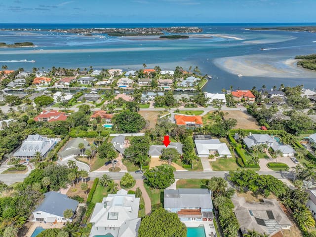 10 Middle Road, Sewalls Point, FL 34996