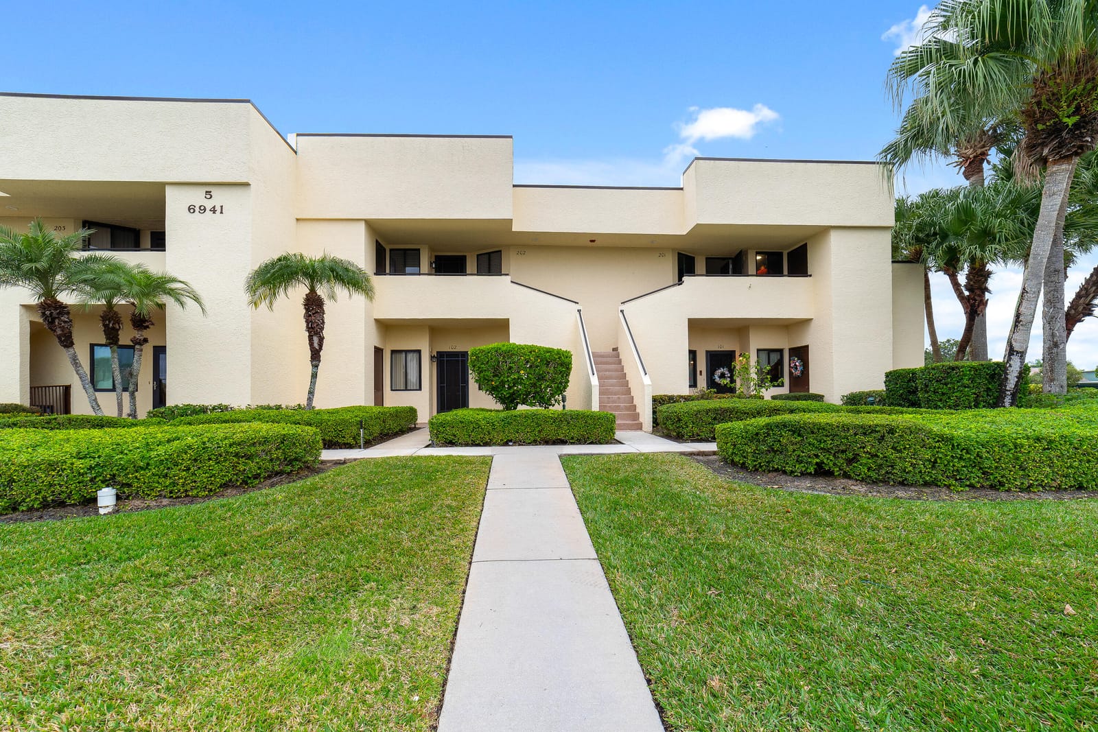 6941 SE Constitution Boulevard 101, Hobe Sound, FL 33455 photo 3