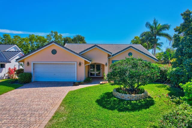 945 Greensward Lane, Delray Beach, FL 33445