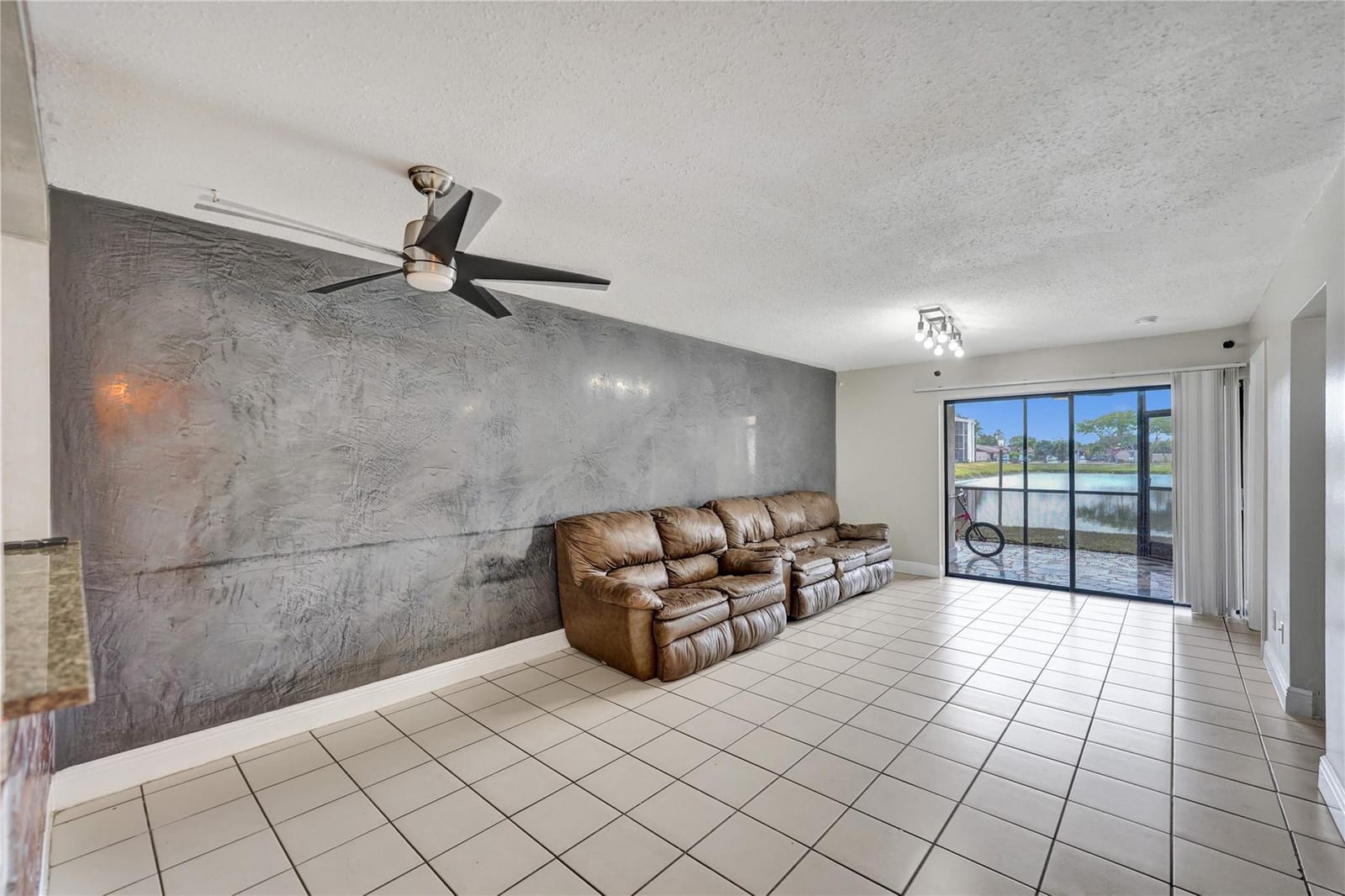 3252 Foxcroft Road 109, Miramar, FL 33025 photo 12