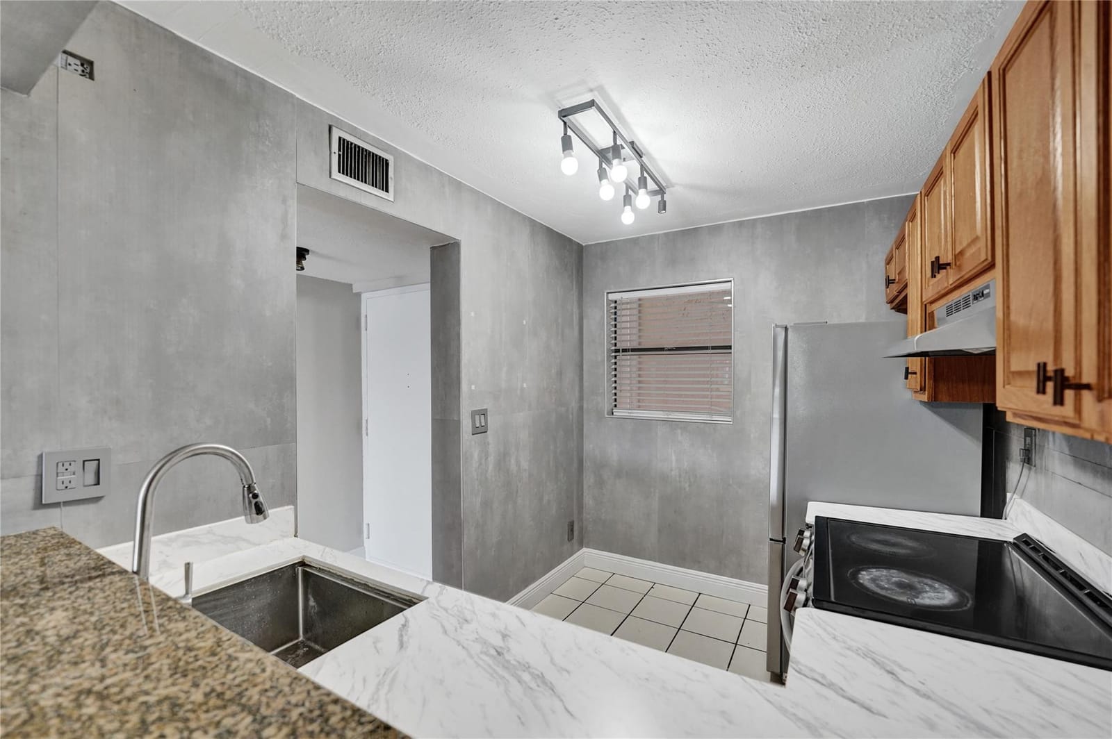 3252 Foxcroft Road 109, Miramar, FL 33025 photo 15