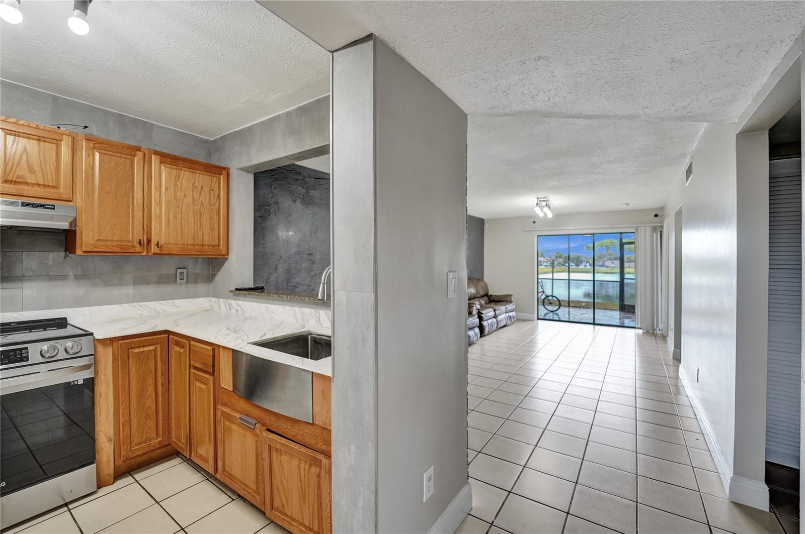 3252 Foxcroft Road 109, Miramar, FL 33025 photo 6