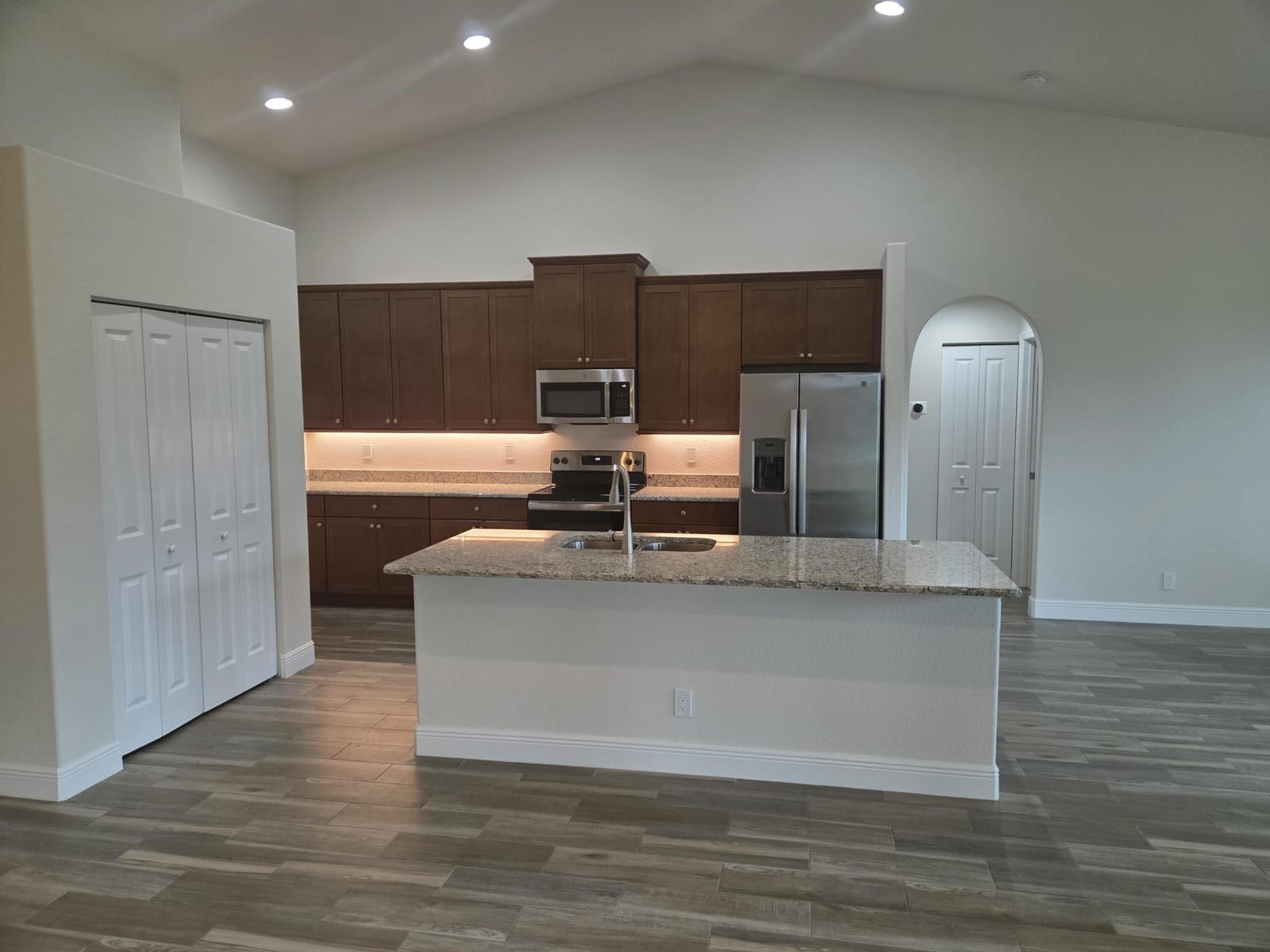 17476 Valencia Boulevard — photo 9