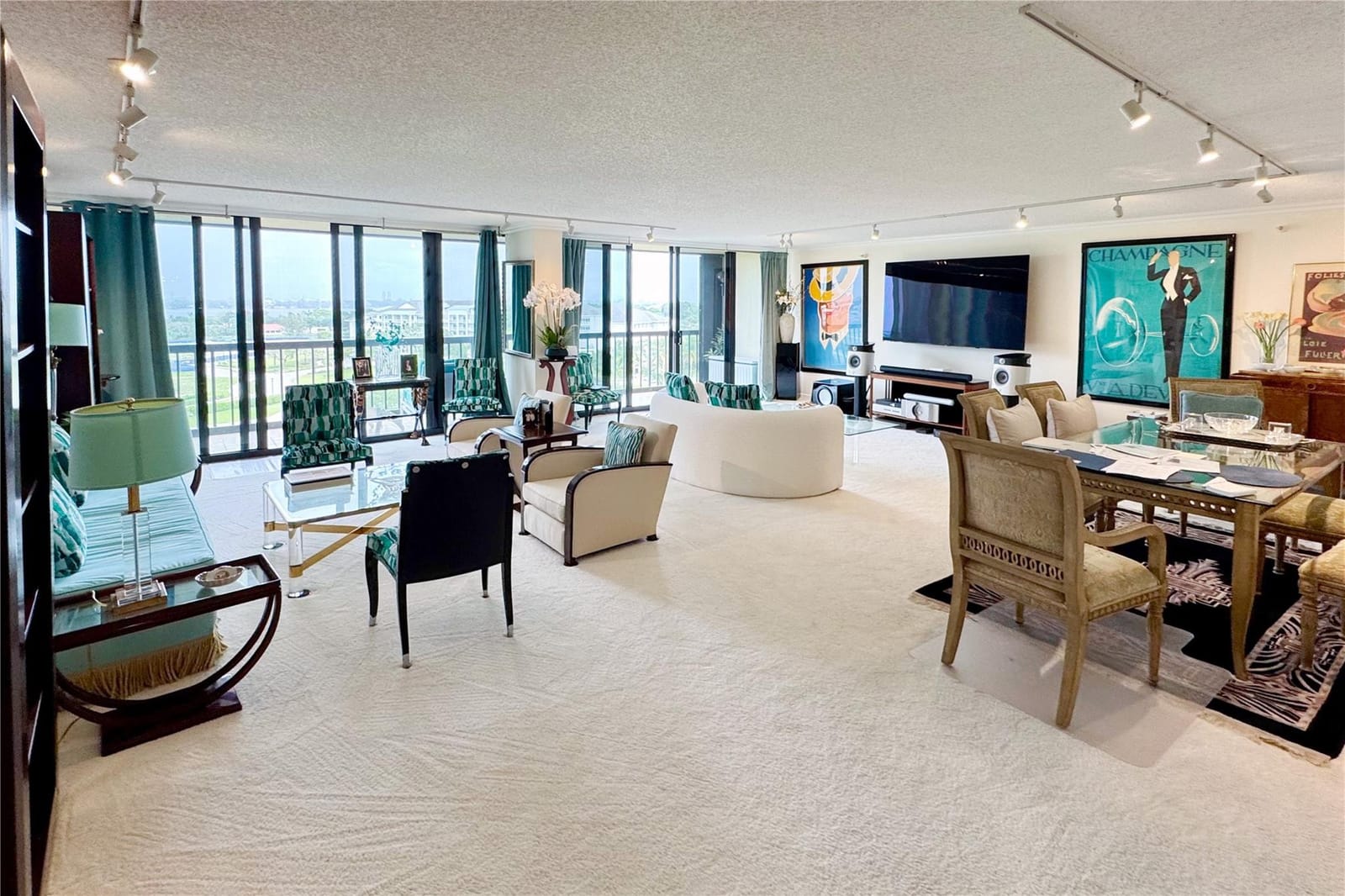 2480 Presidential Way 904, West Palm Beach, FL 33401