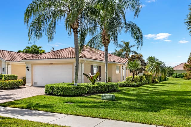 5023 Magnolia Bay Circle, sold in Magnolia Bay, Palm Beach Gardens, FL