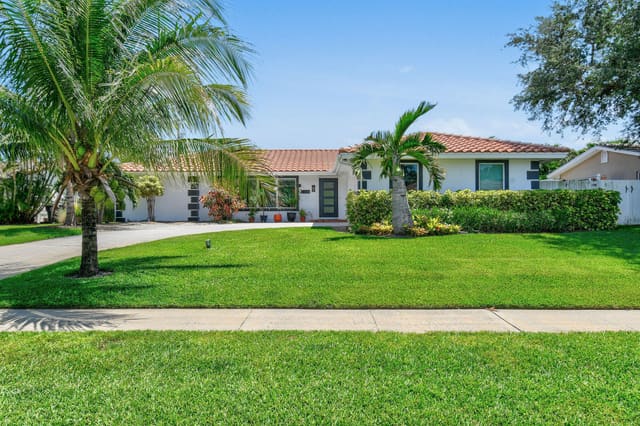 2104 Ardley Court, sold in Juno Isles 1, North Palm Beach, FL