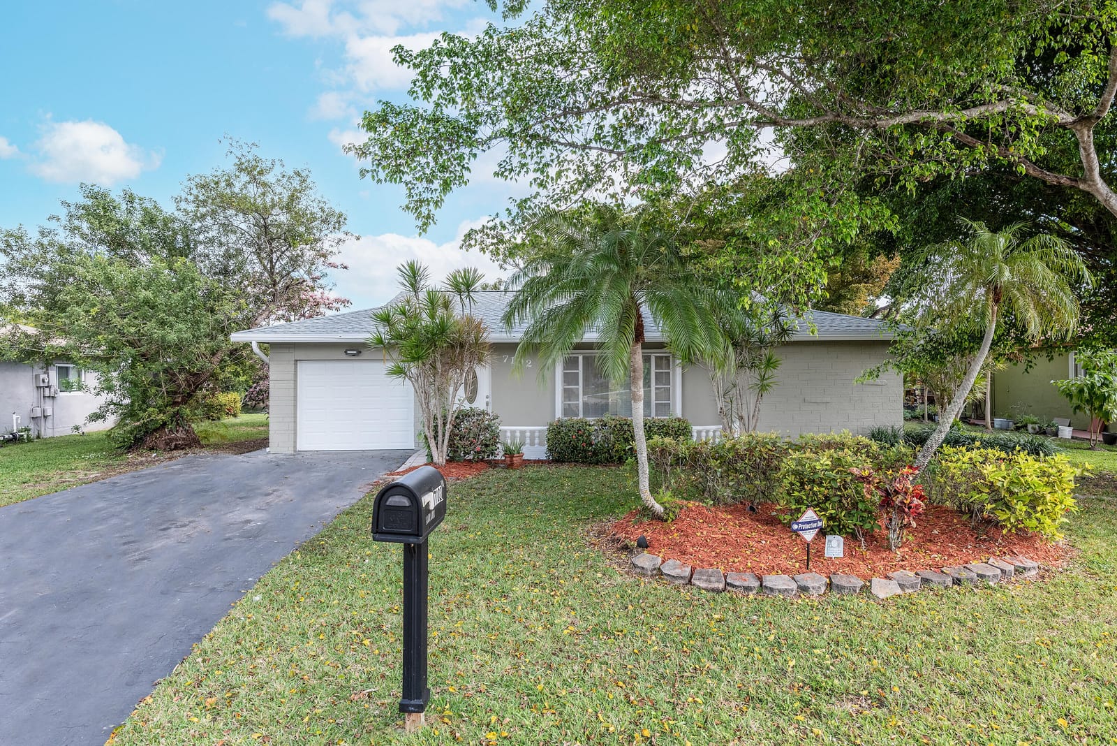 7102 NW 89th Avenue, Tamarac, FL 33321 photo 2