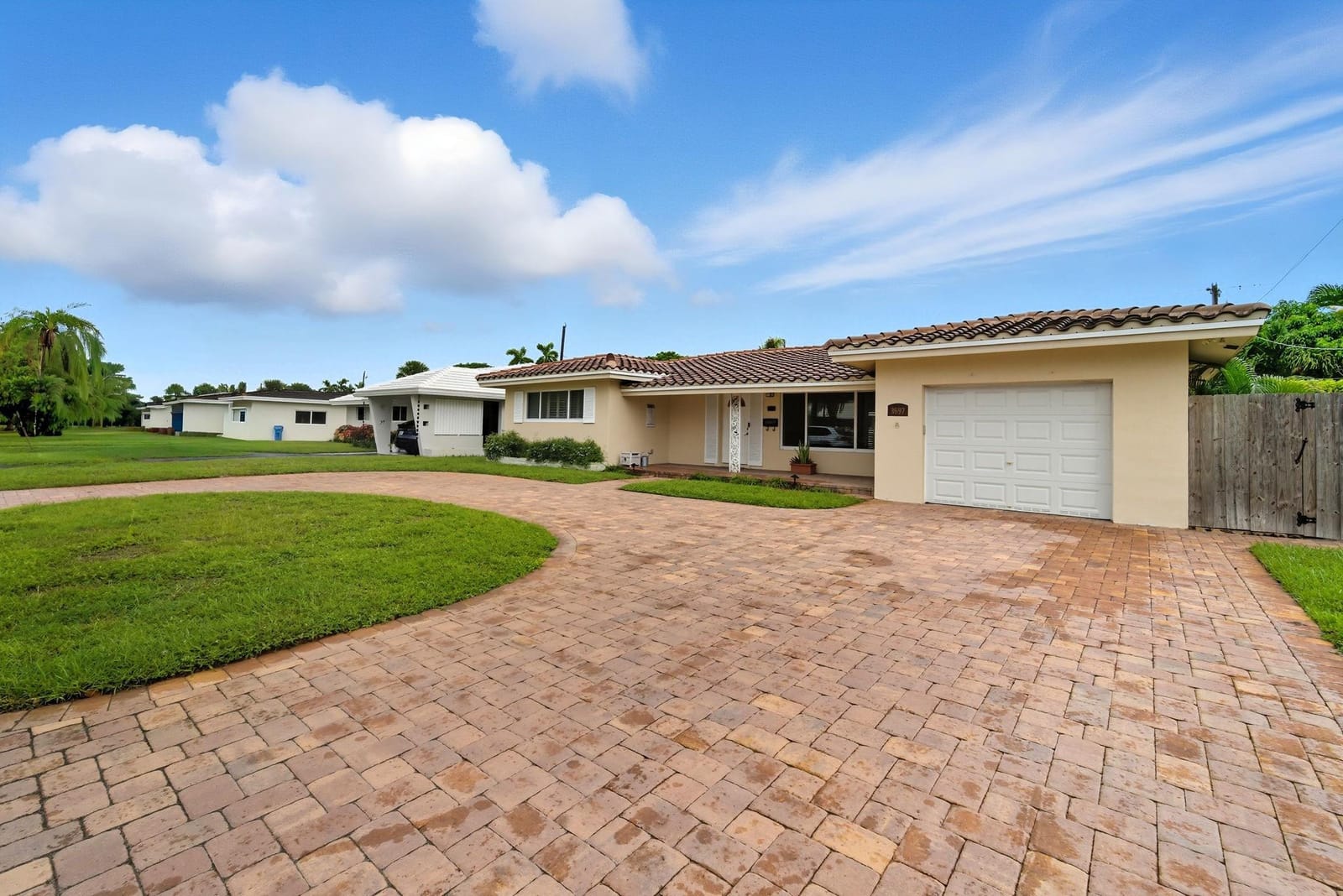 3697 NE 19th Avenue, Oakland Park, FL 33308 photo 2