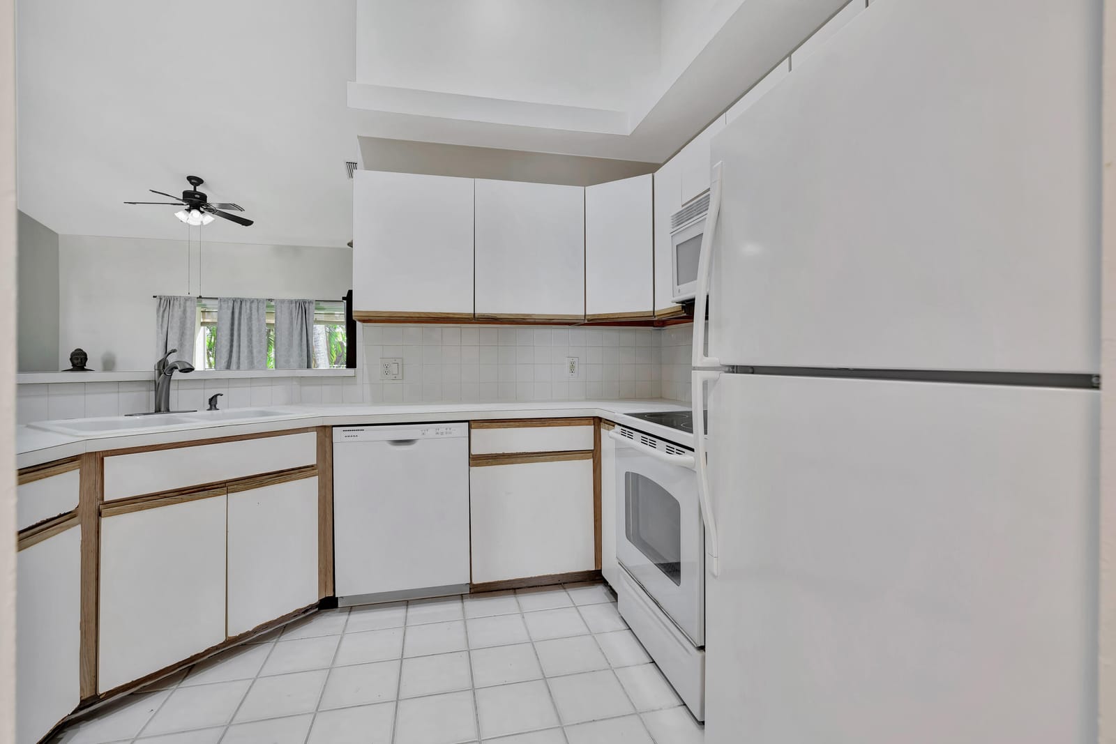 202 Muirfield Court E — photo 12