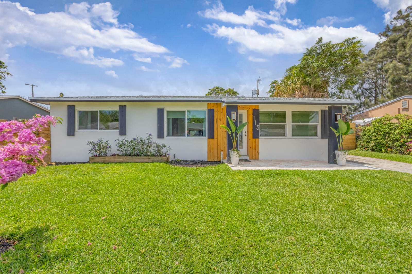 115 W 31 Court, Riviera Beach, FL 33404