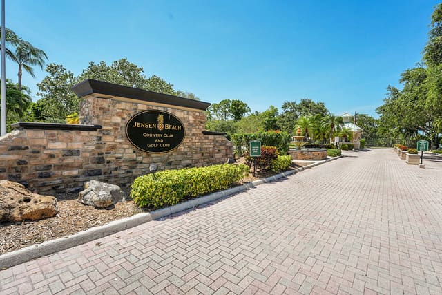 3985 NW Deer Oak Drive, Jensen Beach, FL 34957