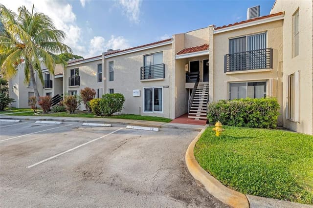 5304 NE 6th Avenue F, Oakland Park, FL 33334
