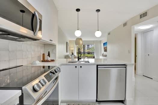 2228 N Cypress Bend Drive 210 — photo 3