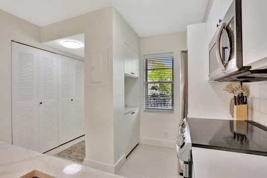 2228 N Cypress Bend Drive 210 — photo 6