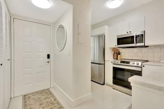 2228 N Cypress Bend Drive 210 — photo 7