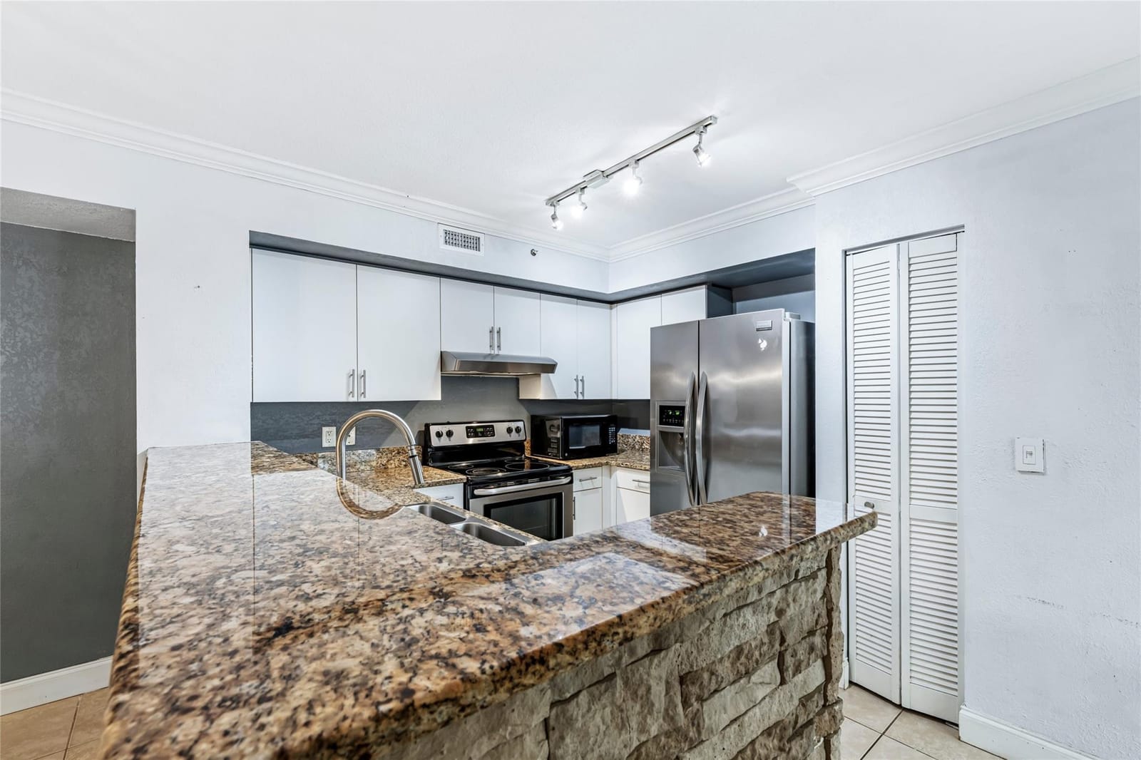 4856 N State Road 7 104 — photo 7