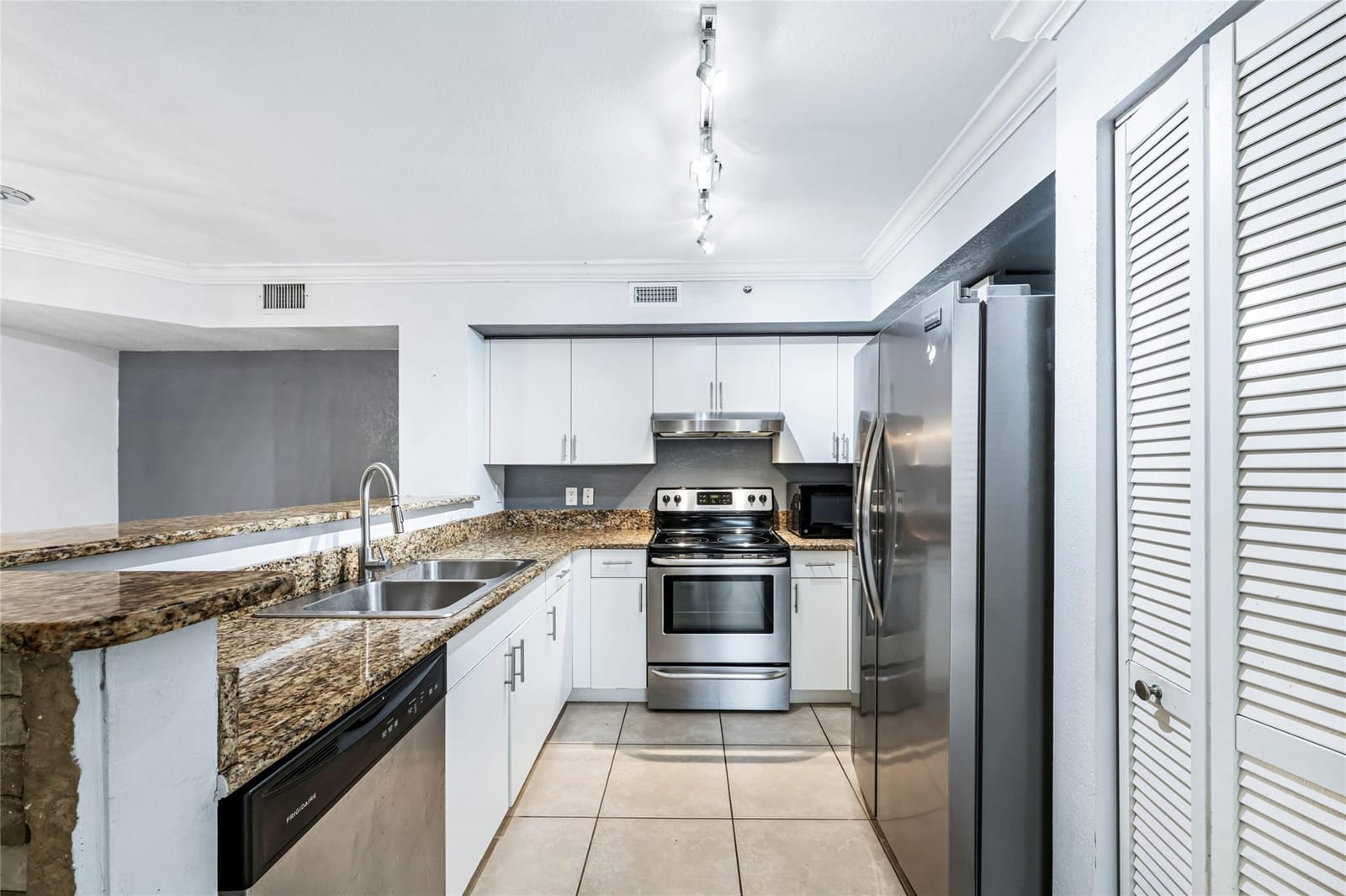 4856 N State Road 7 104 — photo 8