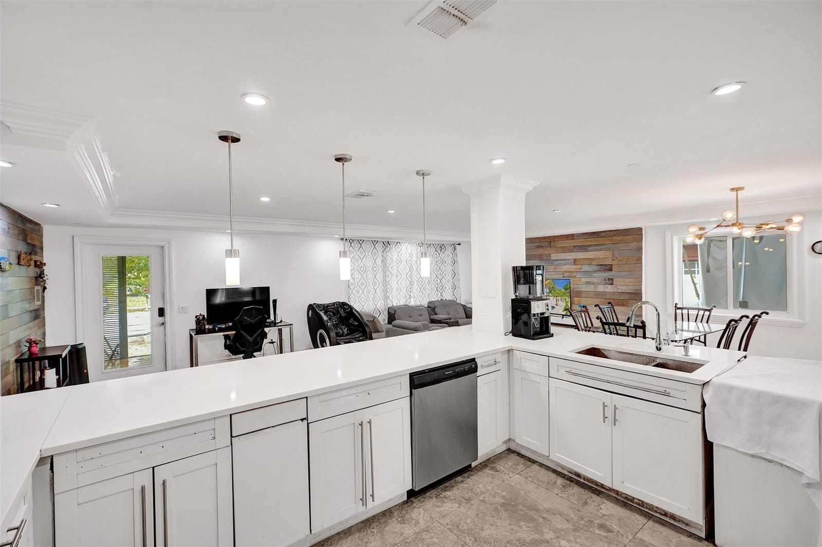 2131 NW 4th Street, Pompano Beach, FL 33069