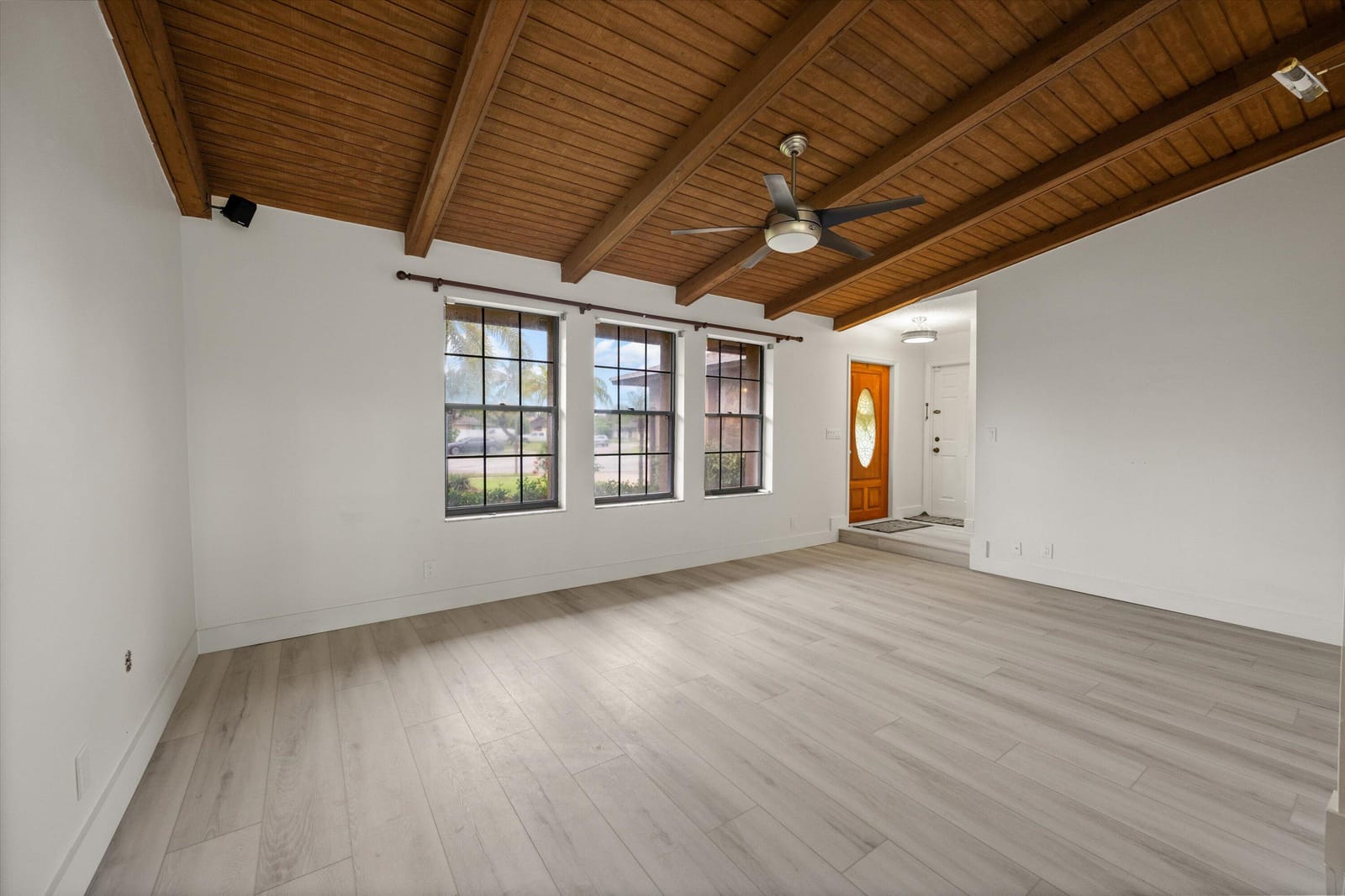 975 Ryanwood Drive — photo 4