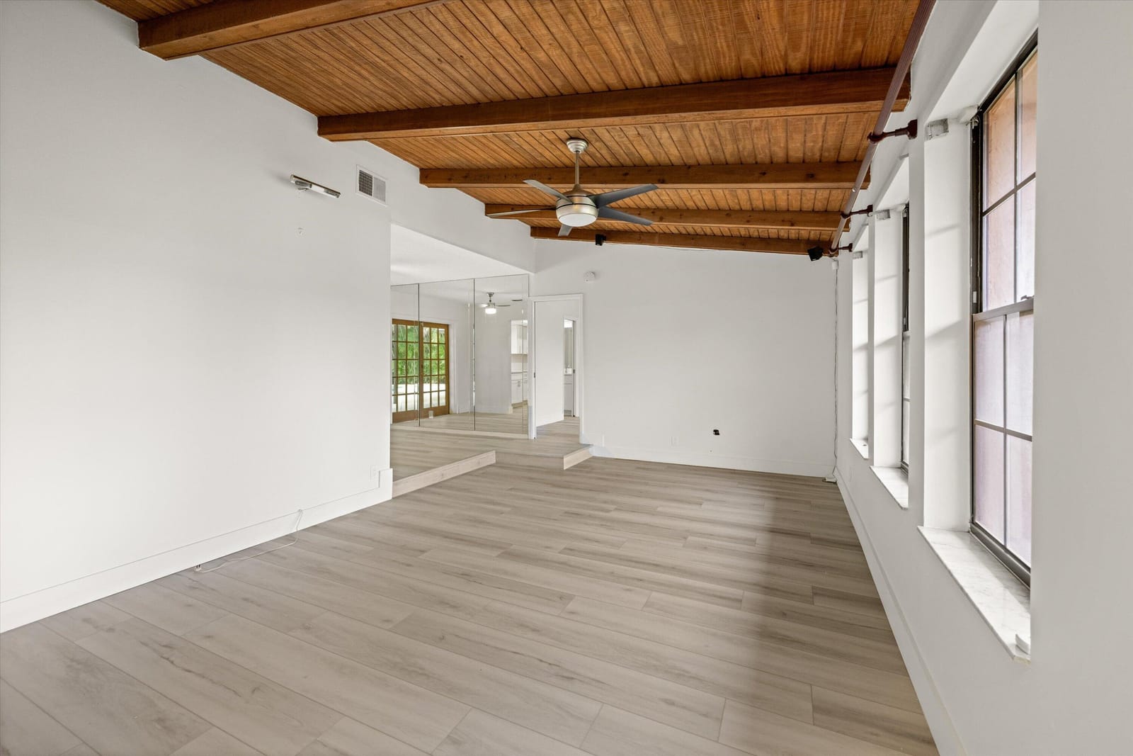 975 Ryanwood Drive — photo 5