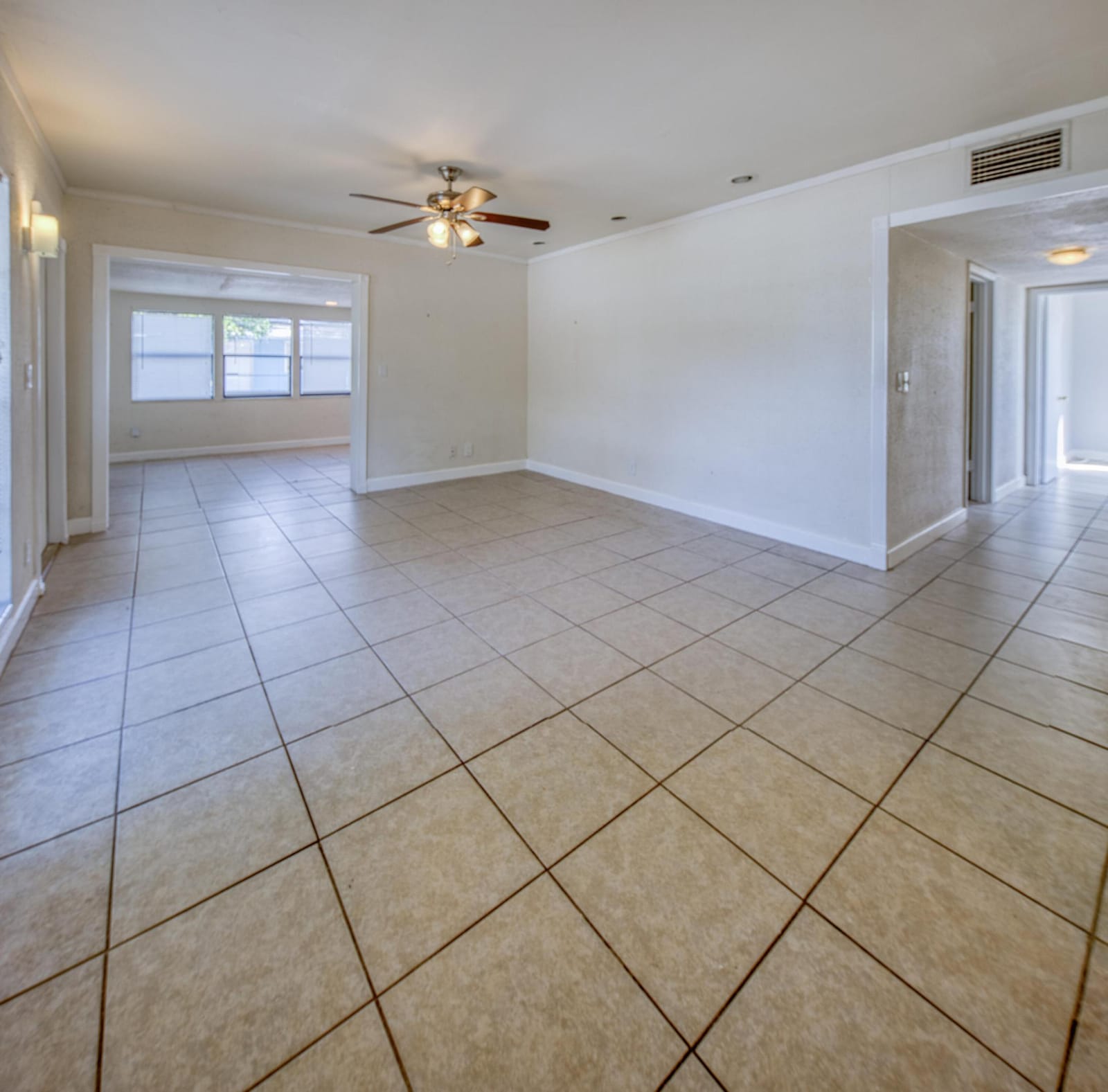 1432 W Bloxham Street — photo 2