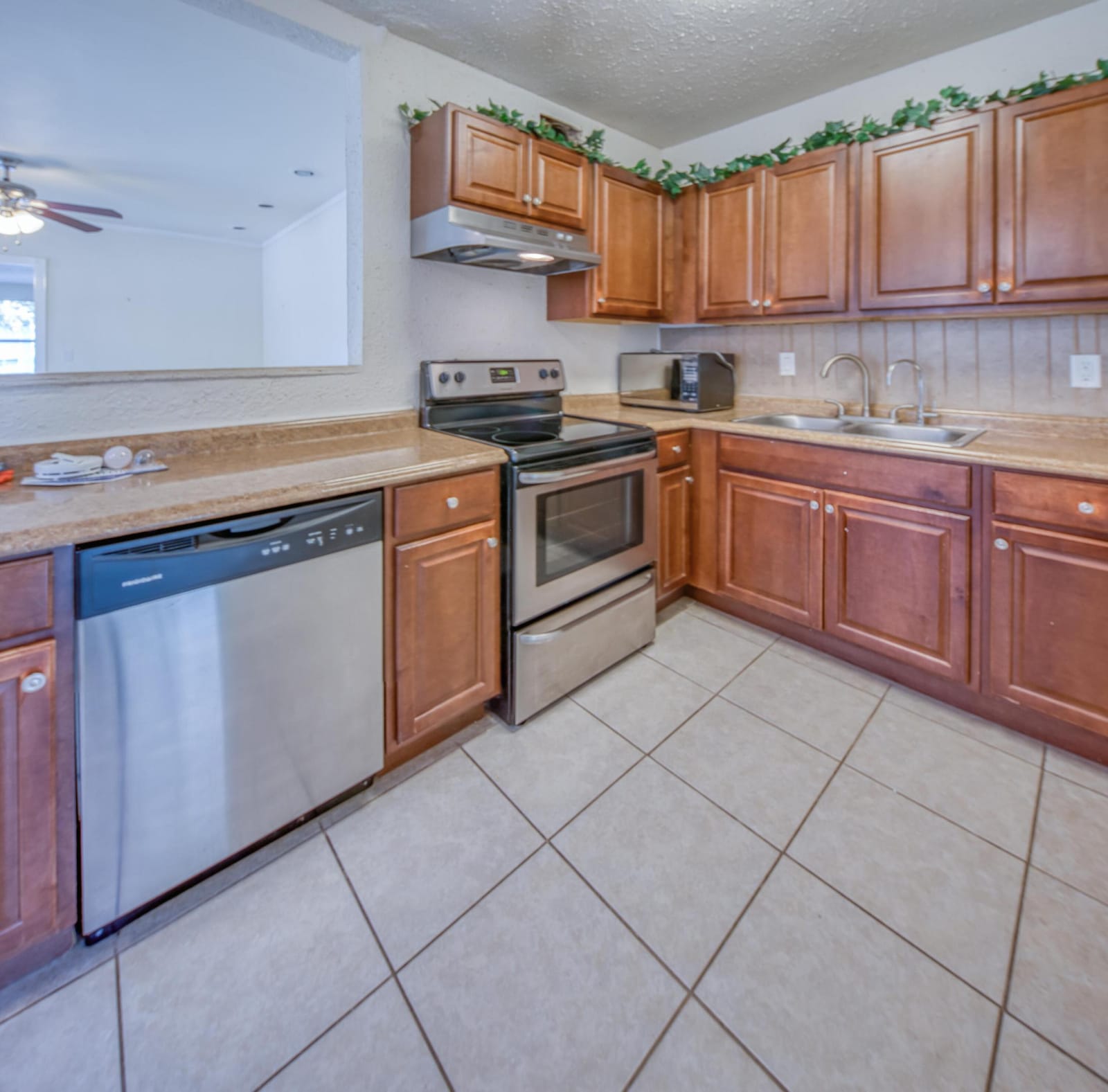 1432 W Bloxham Street — photo 3