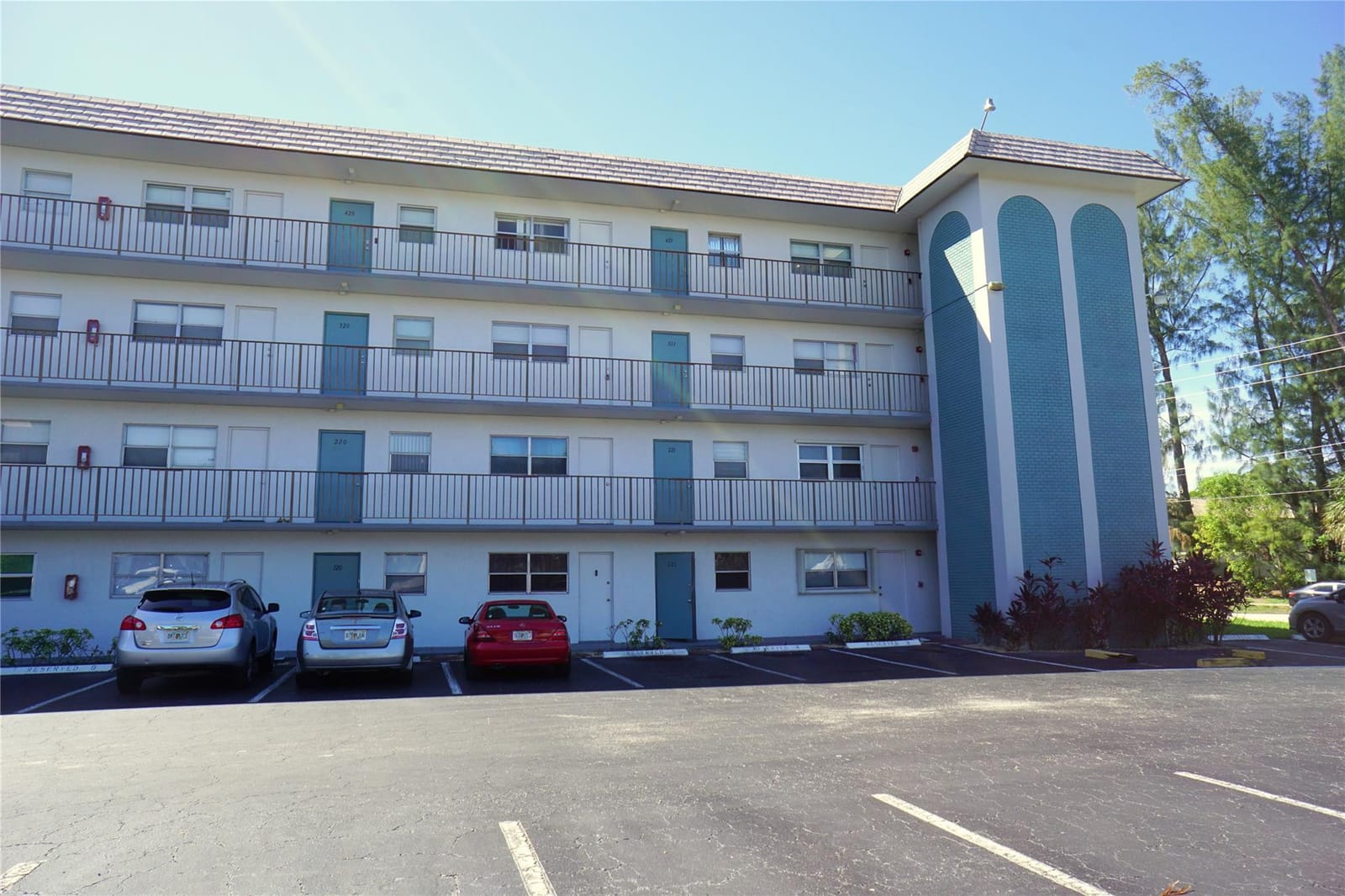 4311 Crystal Lake Drive 321, Deerfield Beach, FL 33064