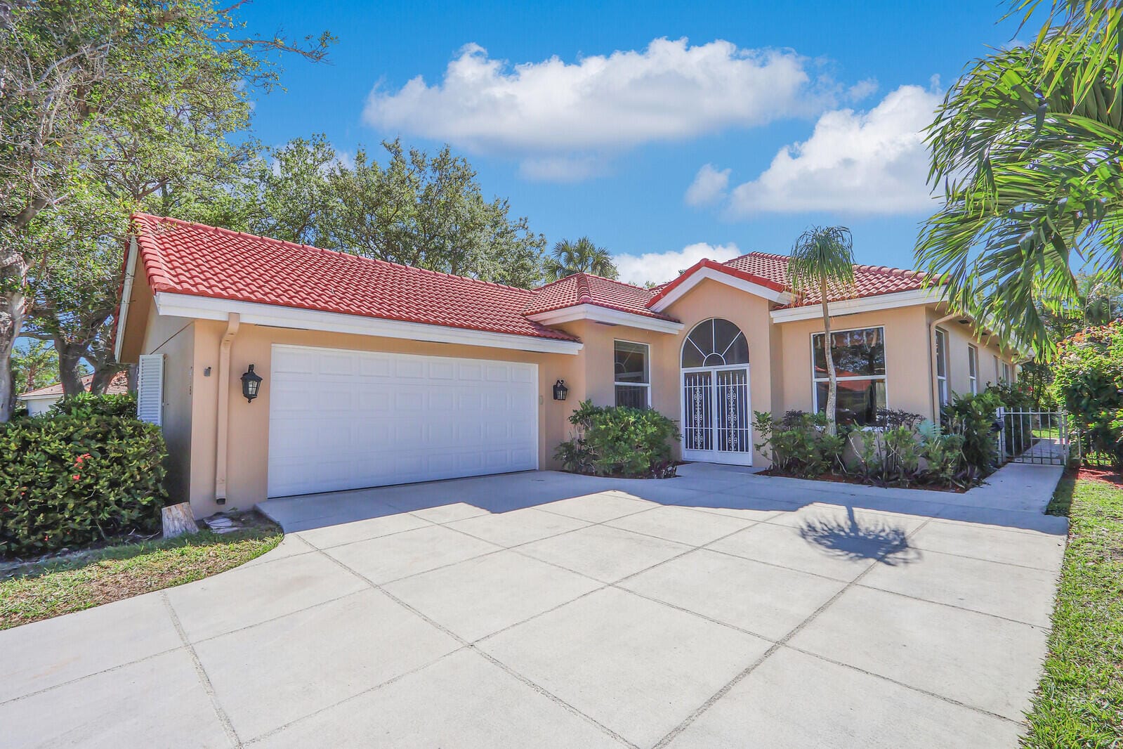 216 Hampton Court, Jupiter, FL 33458