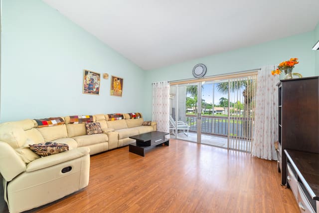 2528 Boundbrook Drive S 206, Palm Springs, FL 33406