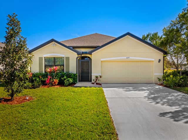 6229 NW Regent Street, sold in The Preserve At St. Andrews Phase 2, Port St Lucie, FL