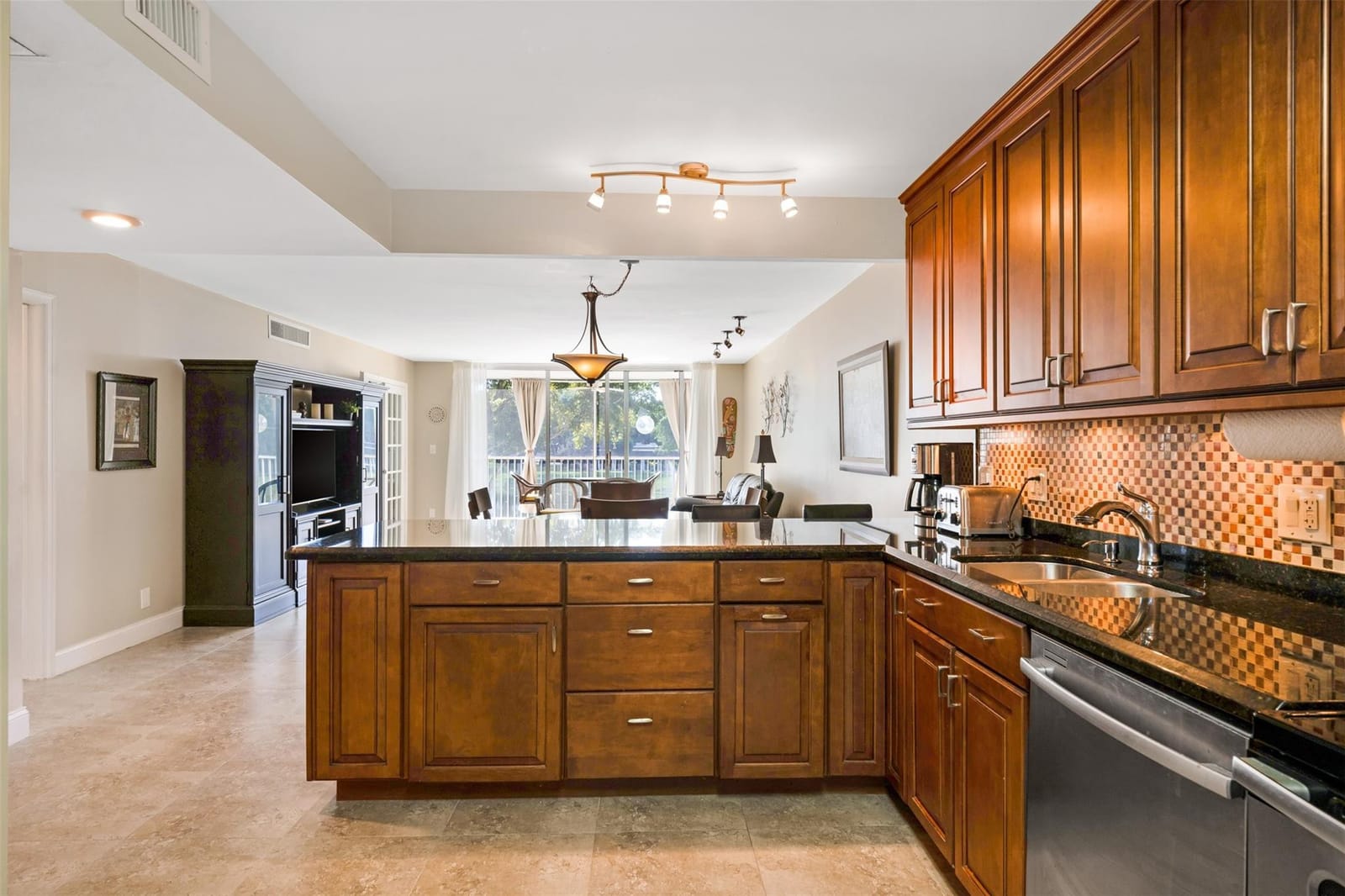 3621 Oaks Clubhouse Drive 206, Pompano Beach, FL 33069