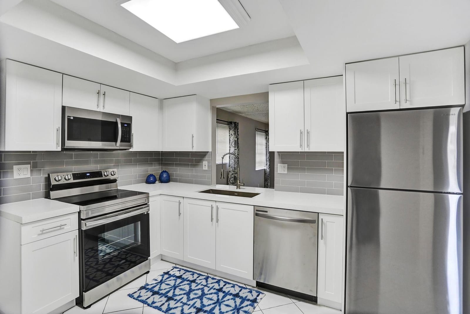 1821 NE 40th Court 307, Pompano Beach, FL 33064