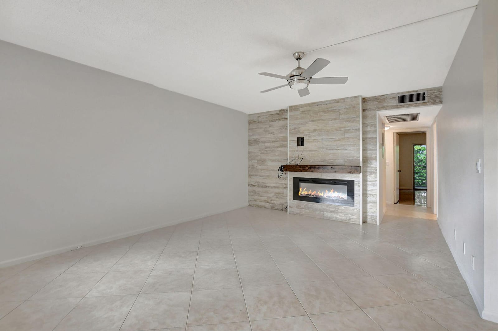 4064 Newport Q 4064 — photo 1