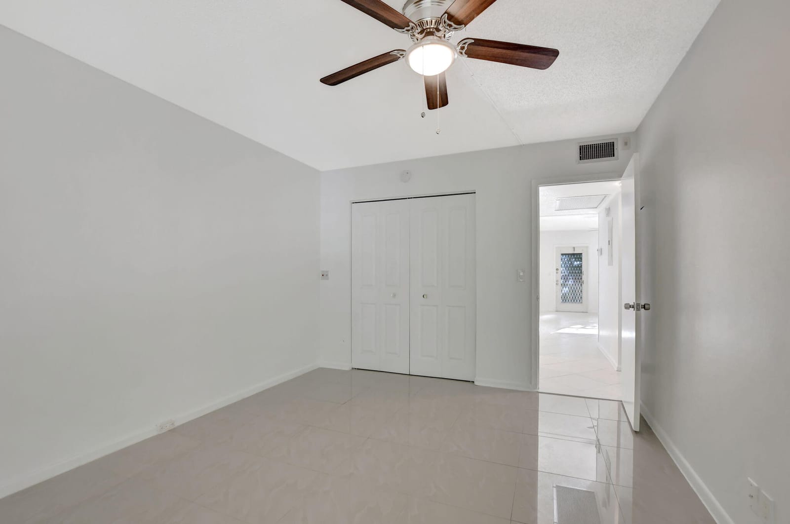 4064 Newport Q 4064 — photo 10