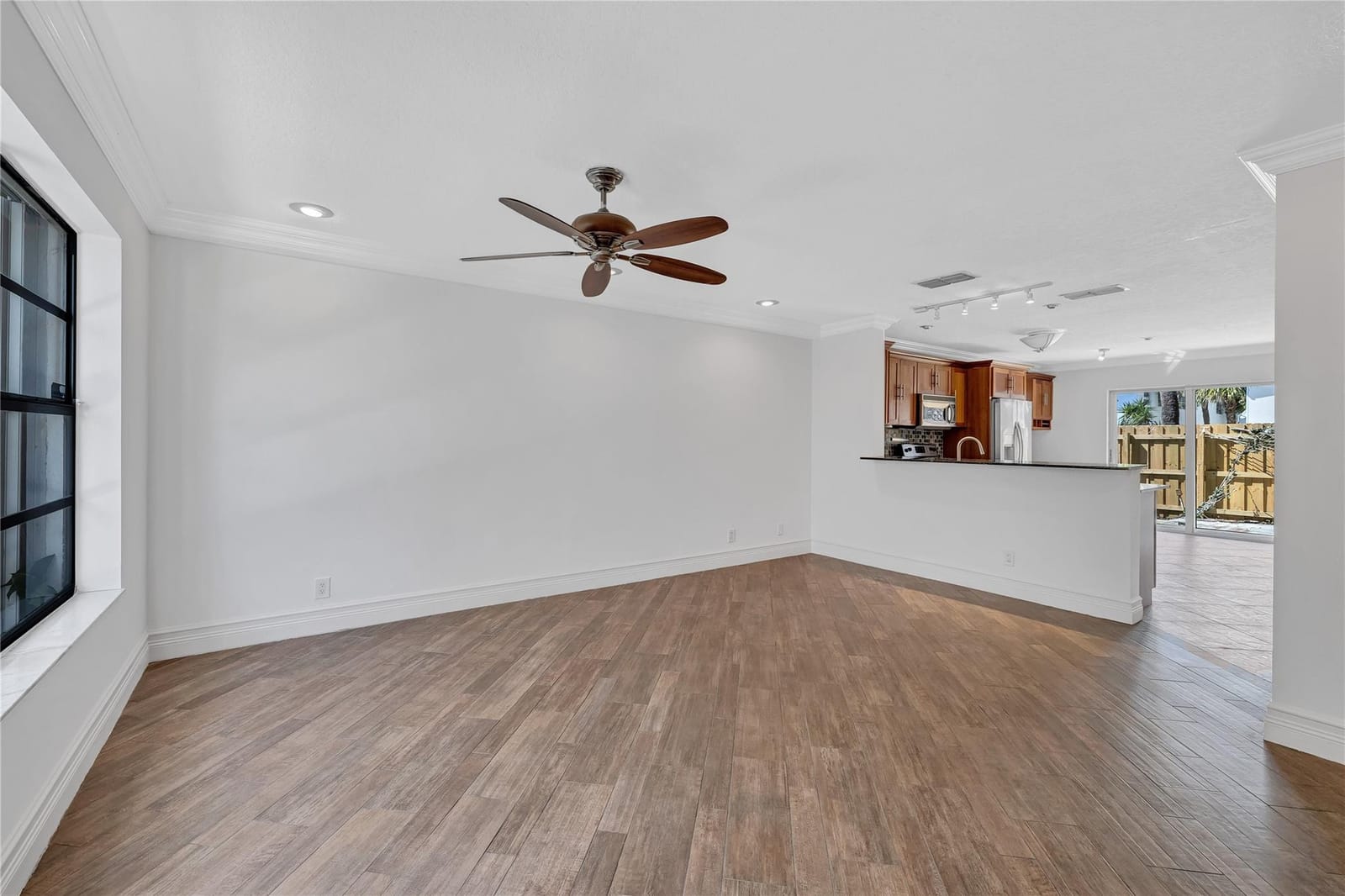 1917 NE 3rd Street 111, Deerfield Beach, FL 33441 photo 2