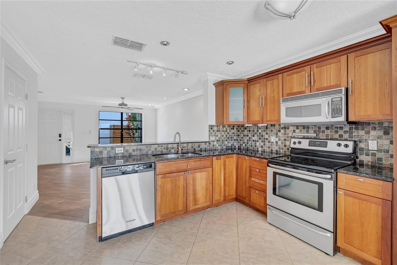 1917 NE 3rd Street 111, Deerfield Beach, FL 33441 photo 11