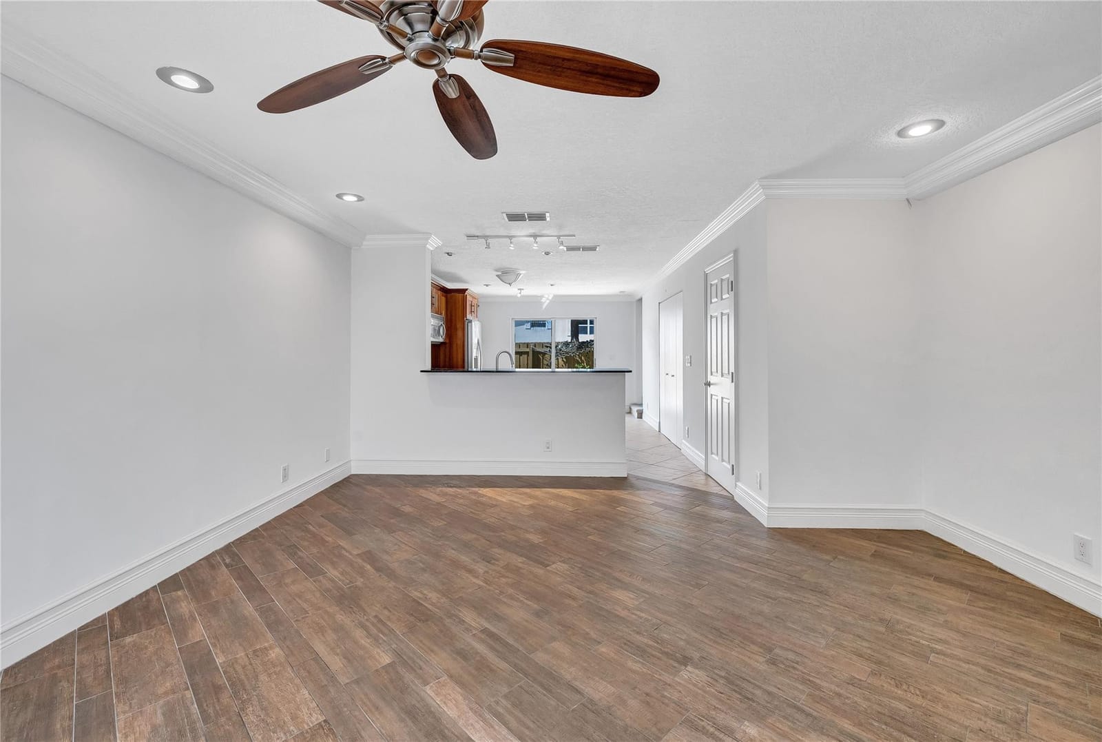 1917 NE 3rd Street 111, Deerfield Beach, FL 33441 photo 3