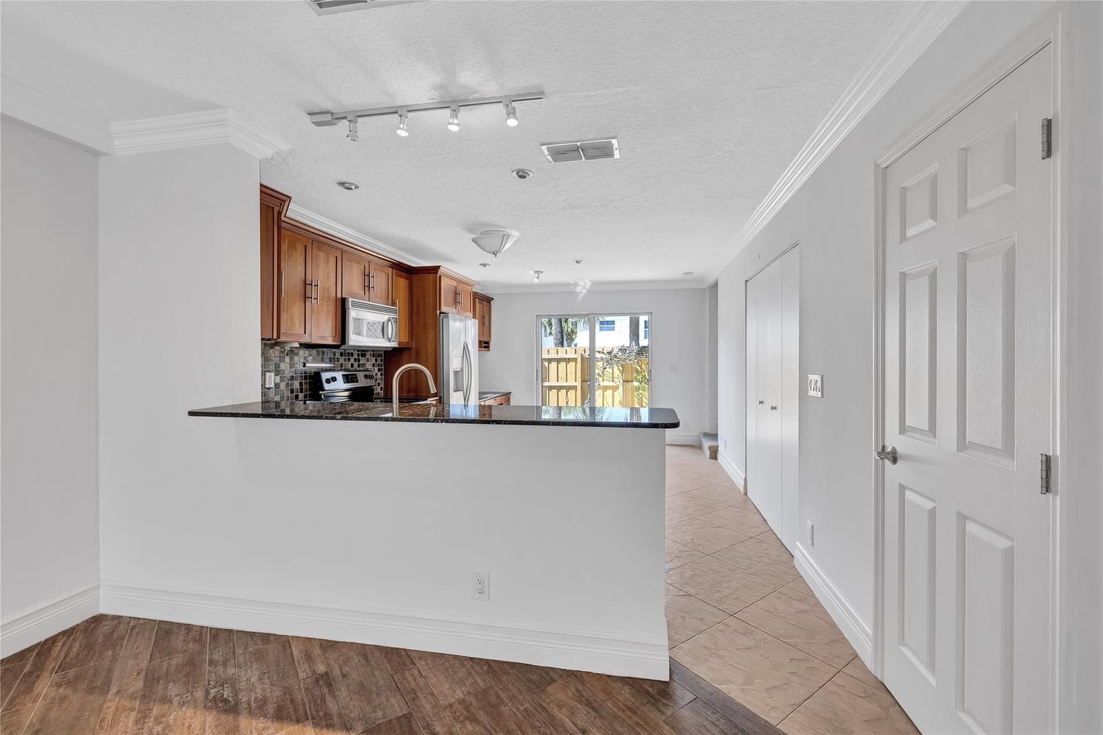 1917 NE 3rd Street 111, Deerfield Beach, FL 33441 photo 4