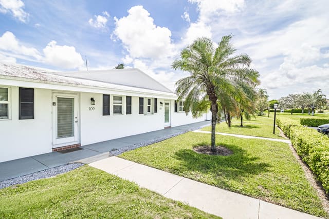 1802 Ocean Drive 109, Boynton Beach, FL 33426