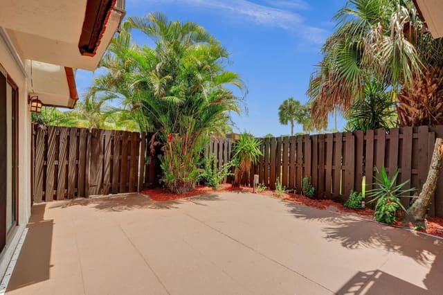 6435 Red Pine Lane B, Greenacres, FL 33415